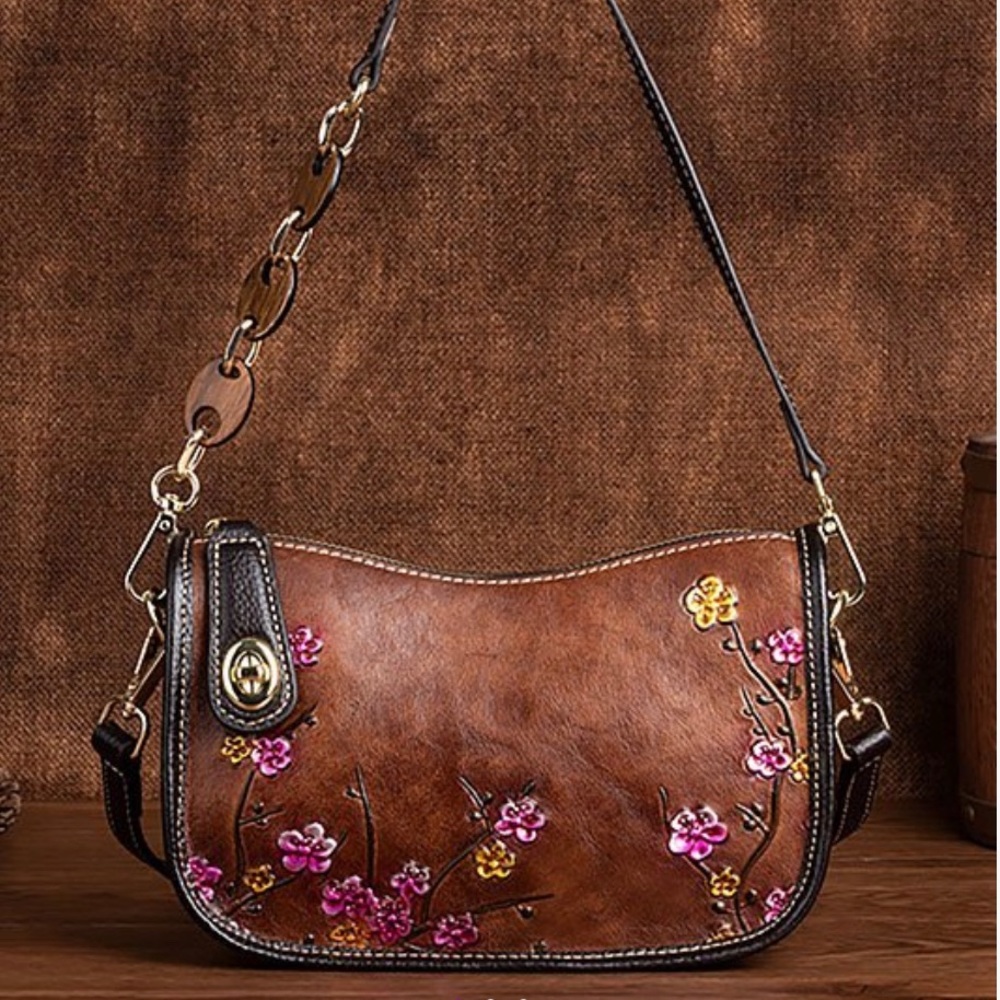 La Vachette Leather Crossbody